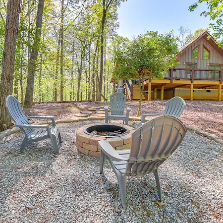 Ellijay Mountain Cabin With Hot Tub And Spacious Deck
